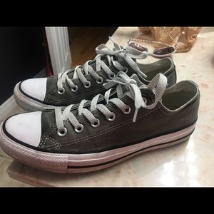 Grey Converse woman’s 9.5